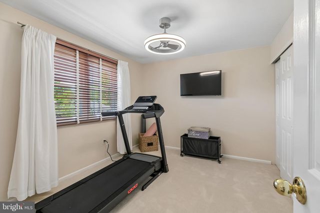 2042 COUNTRY CLUB DR, Doylestown, PA 18901