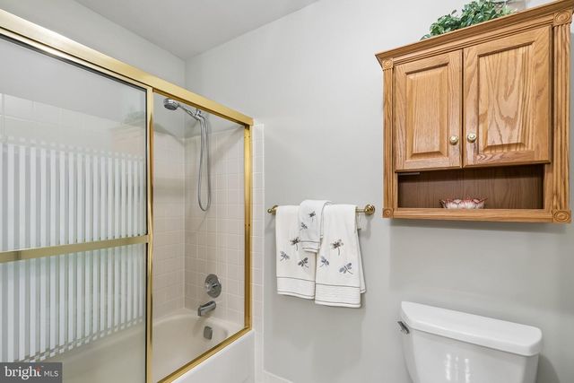 2042 COUNTRY CLUB DR, Doylestown, PA 18901