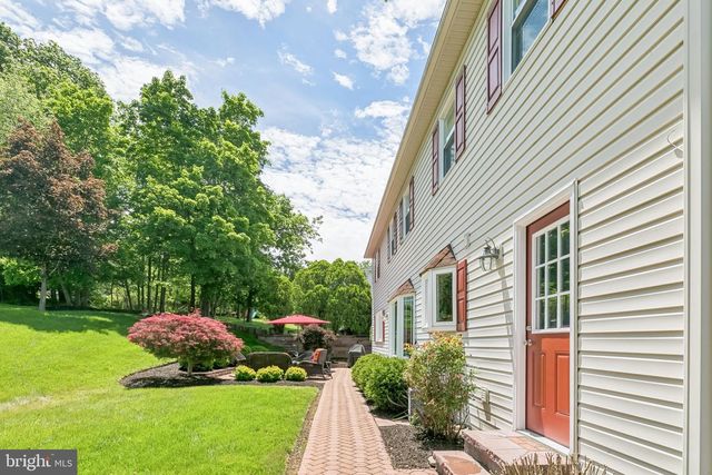 2042 COUNTRY CLUB DR, Doylestown, PA 18901