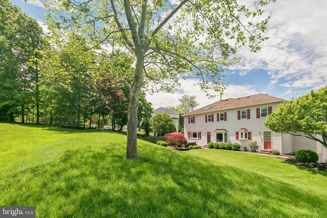 2042 COUNTRY CLUB DR, Doylestown, PA 18901