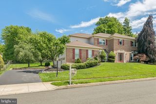 2042 COUNTRY CLUB DR, Doylestown, PA 18901