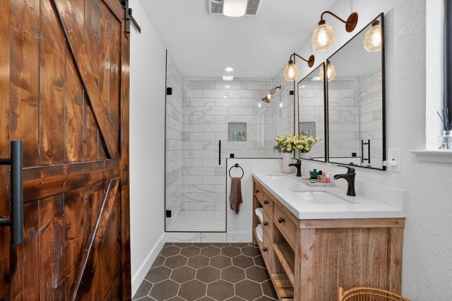 4951 Kurz Cir, Carmichael, CA 95608