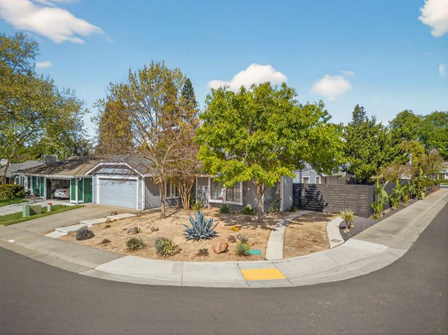 4951 Kurz Cir, Carmichael, CA 95608