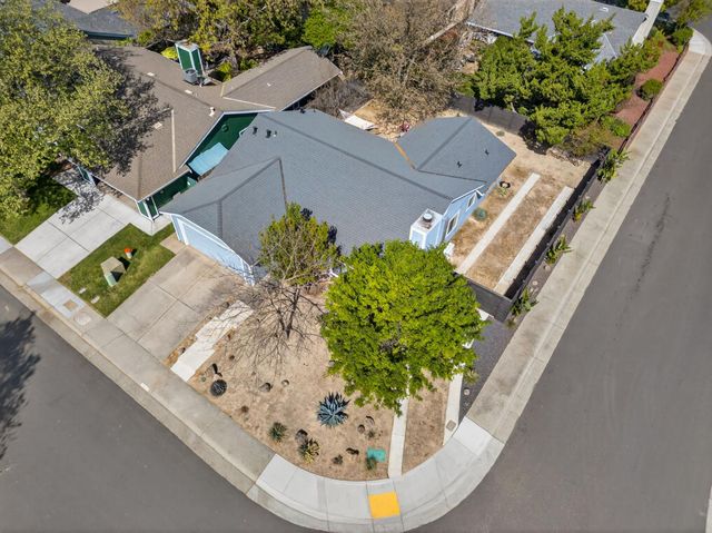 4951 Kurz Cir, Carmichael, CA 95608