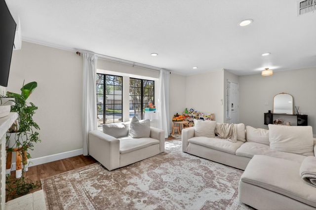 4951 Kurz Cir, Carmichael, CA 95608