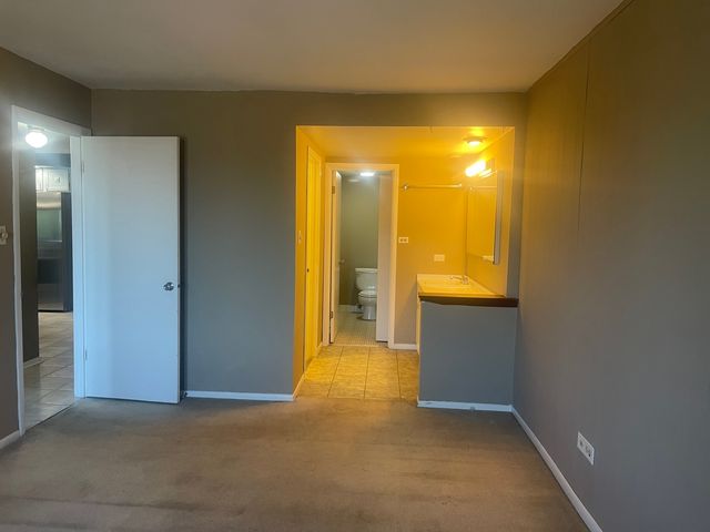 13622 Royal Court 824, Crestwood, IL 60418