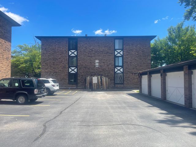 13622 Royal Court 824, Crestwood, IL 60418