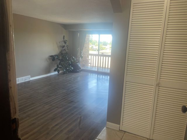 13622 Royal Court 824, Crestwood, IL 60418
