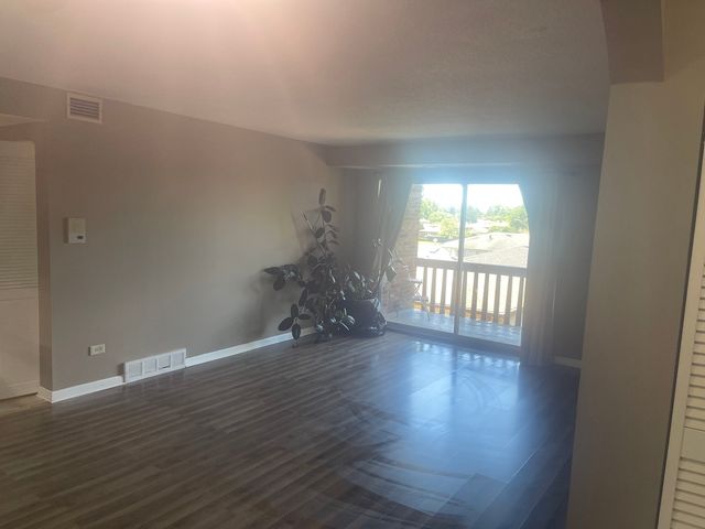 13622 Royal Court 824, Crestwood, IL 60418