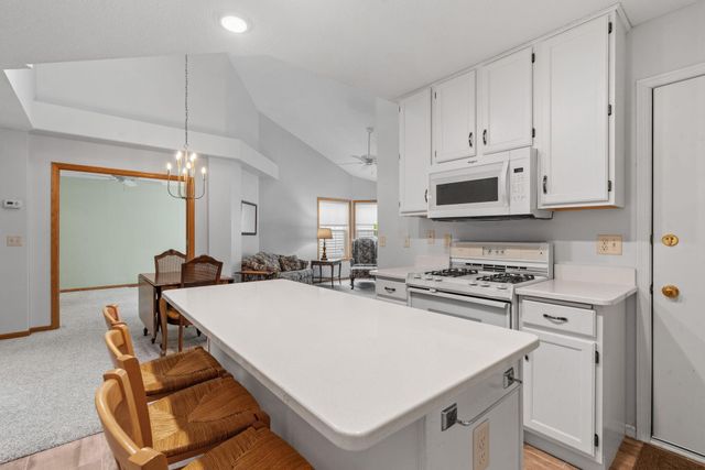 538 Queens Gate, New Brighton, MN 55112