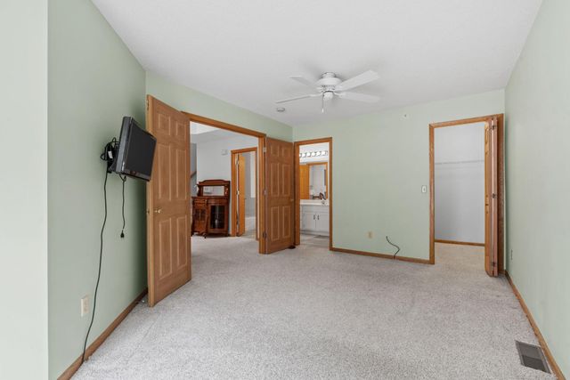 538 Queens Gate, New Brighton, MN 55112