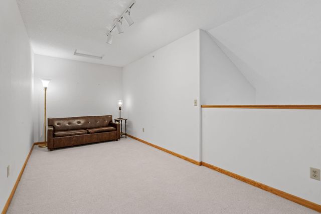 538 Queens Gate, New Brighton, MN 55112