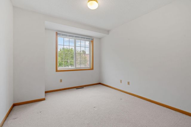 538 Queens Gate, New Brighton, MN 55112