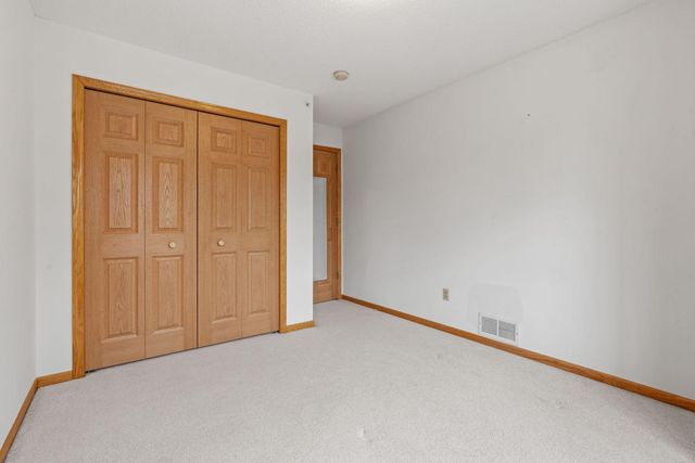 538 Queens Gate, New Brighton, MN 55112