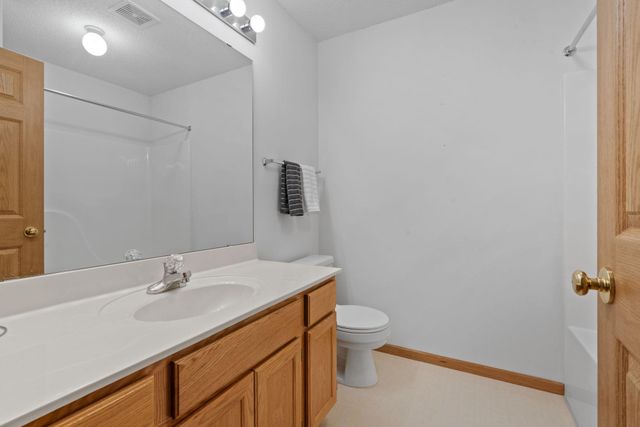 538 Queens Gate, New Brighton, MN 55112
