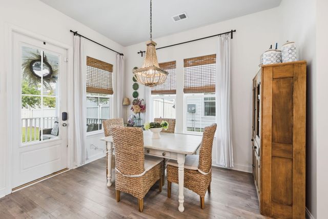 505 North Commodore Way, Summerville, SC 29483