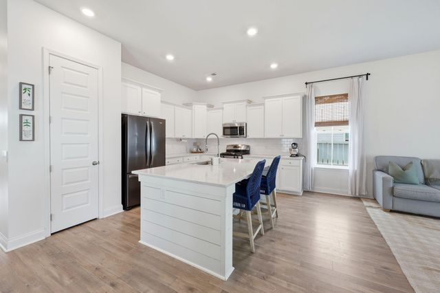 505 North Commodore Way, Summerville, SC 29483