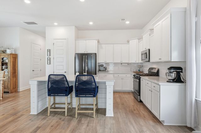 505 North Commodore Way, Summerville, SC 29483
