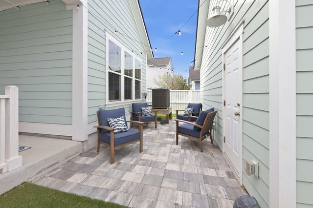 505 North Commodore Way, Summerville, SC 29483