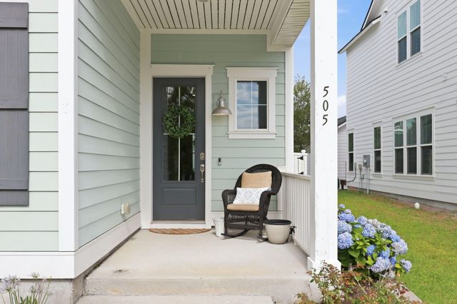 505 North Commodore Way, Summerville, SC 29483