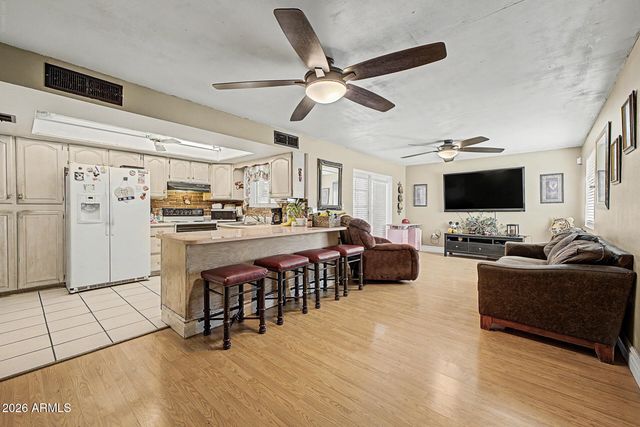 3833 W VOGEL Avenue, Phoenix, AZ 85051