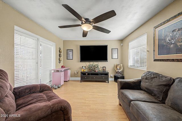 3833 W VOGEL Avenue, Phoenix, AZ 85051