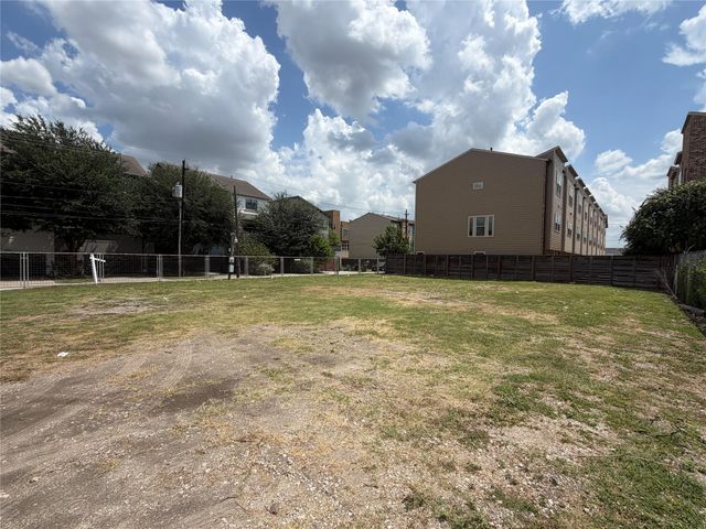 4512 Katy Freeway, Houston, TX 77007