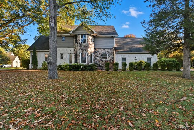 3590 Habitat Trail, Hamburg Township, MI 48169