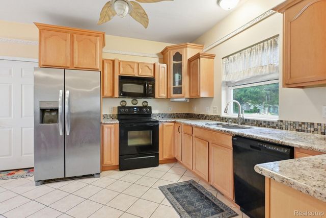 3590 Habitat Trail, Hamburg Township, MI 48169