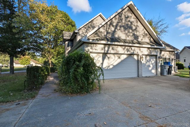 3590 Habitat Trail, Hamburg Township, MI 48169