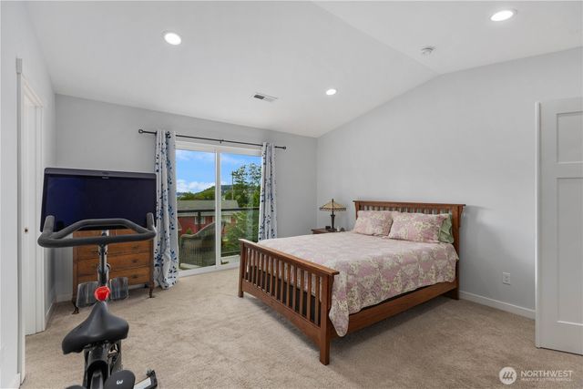 1528 S Walters Road, Tacoma, WA 98465