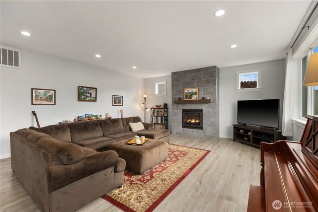 1528 S Walters Road, Tacoma, WA 98465