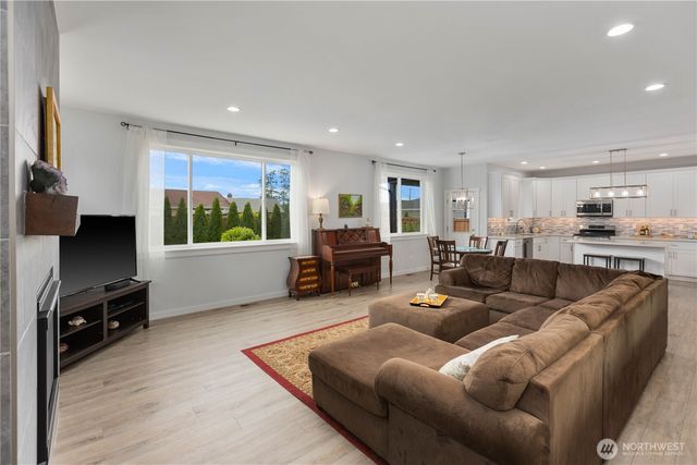 1528 S Walters Road, Tacoma, WA 98465