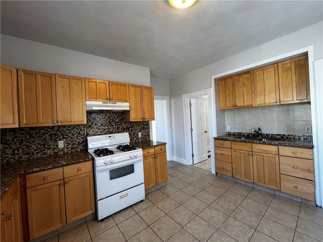 71 Sutton Street, Providence, RI 02903