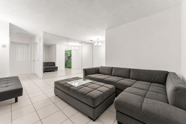 1431 S 14TH Avenue 209, Hollywood, FL 33020
