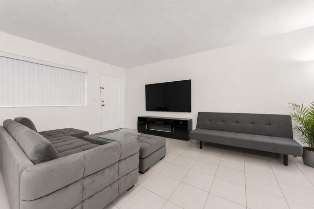 1431 S 14TH Avenue 209, Hollywood, FL 33020