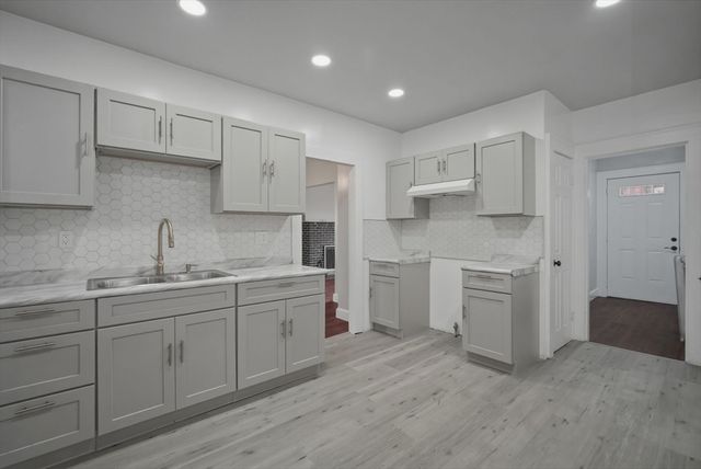 153 Bristol St, Springfield, MA 01109