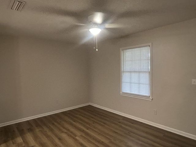 56 Clara St, Cowarts, AL 36321