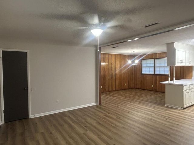 56 Clara St, Cowarts, AL 36321