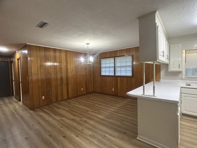 56 Clara St, Cowarts, AL 36321