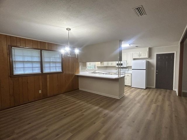56 Clara St, Cowarts, AL 36321