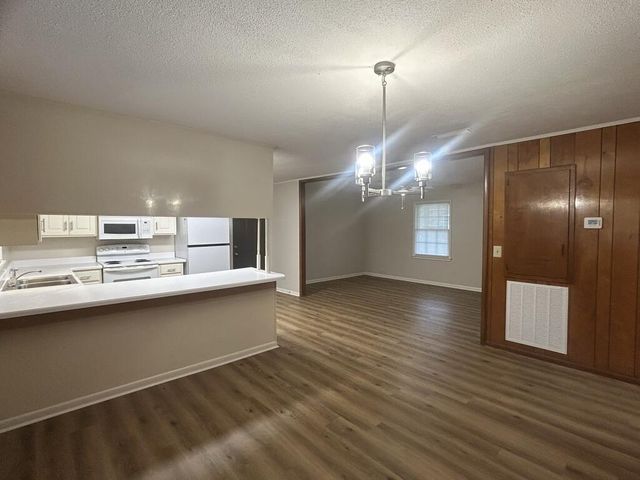 56 Clara St, Cowarts, AL 36321