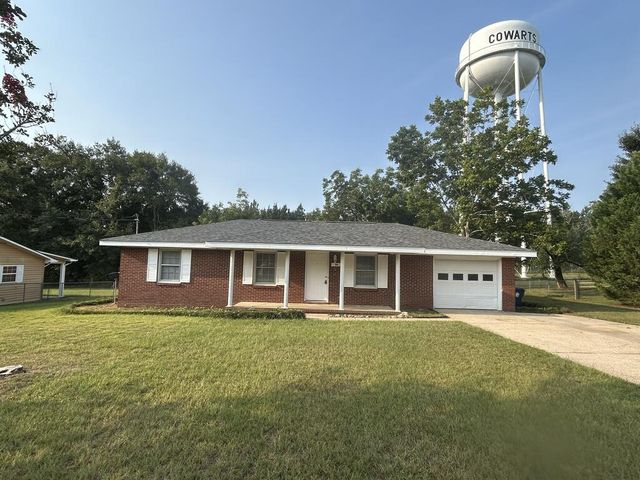 56 Clara St, Cowarts, AL 36321