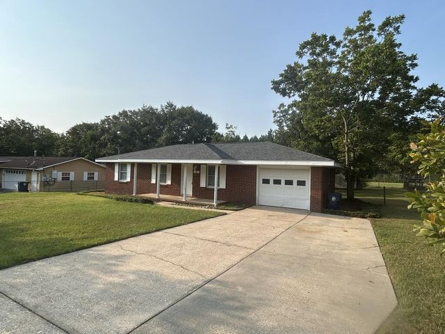 56 Clara St, Cowarts, AL 36321
