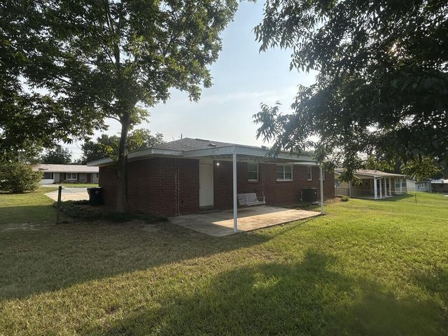 56 Clara St, Cowarts, AL 36321