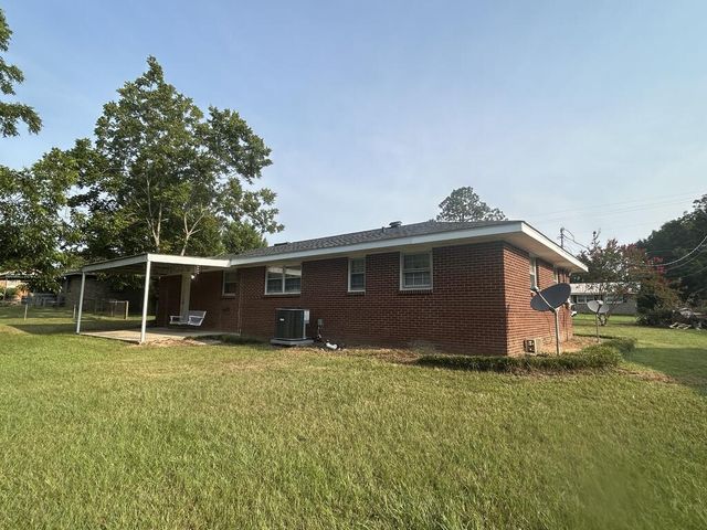 56 Clara St, Cowarts, AL 36321