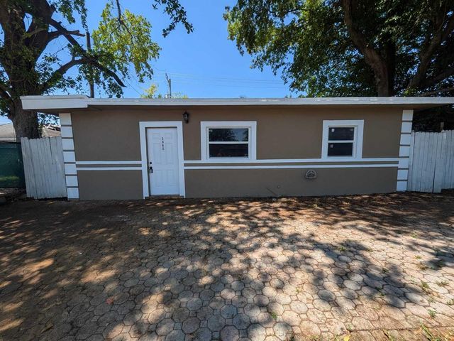 2861 NW 5th Street, Pompano Beach, FL 33069