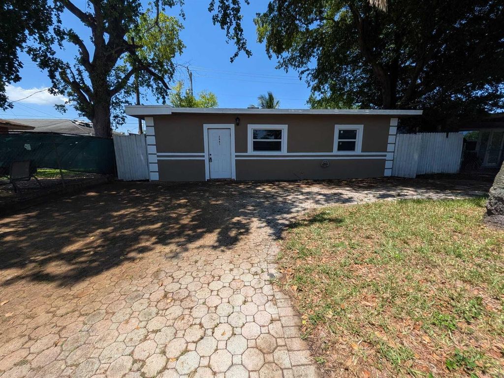 2861 NW 5th Street, Pompano Beach, FL 33069
