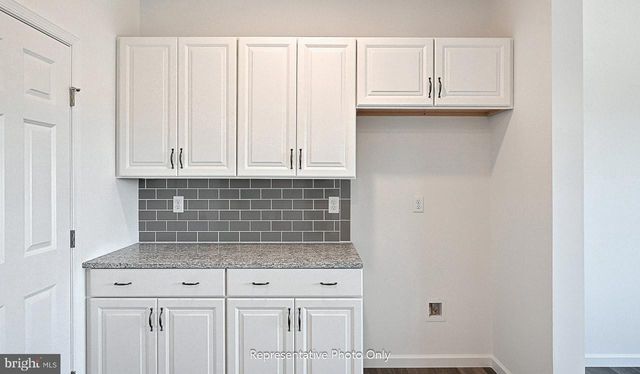 7839 OAK BROOK DR, Harrisburg, PA 17112