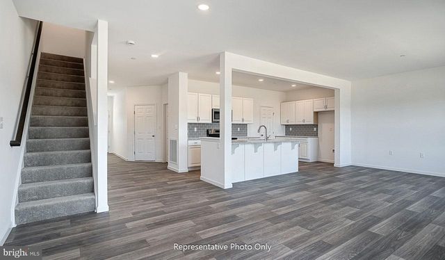 7839 OAK BROOK DR, Harrisburg, PA 17112